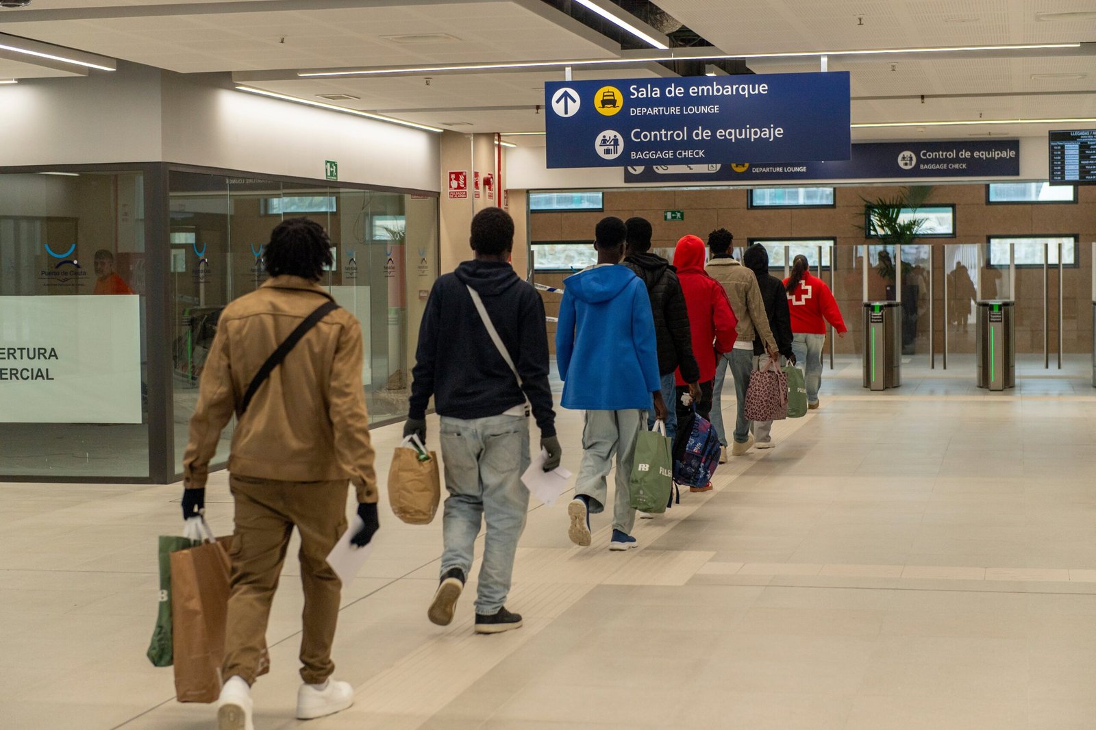 La Eurocámara aprueba el reglamento que facilita los centros de deportación de migrantes