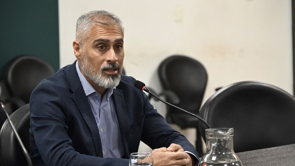 La pausa no alcanza: La oposición redobla la ofensiva contra el fiscal que liberó a Barrelier en 2025