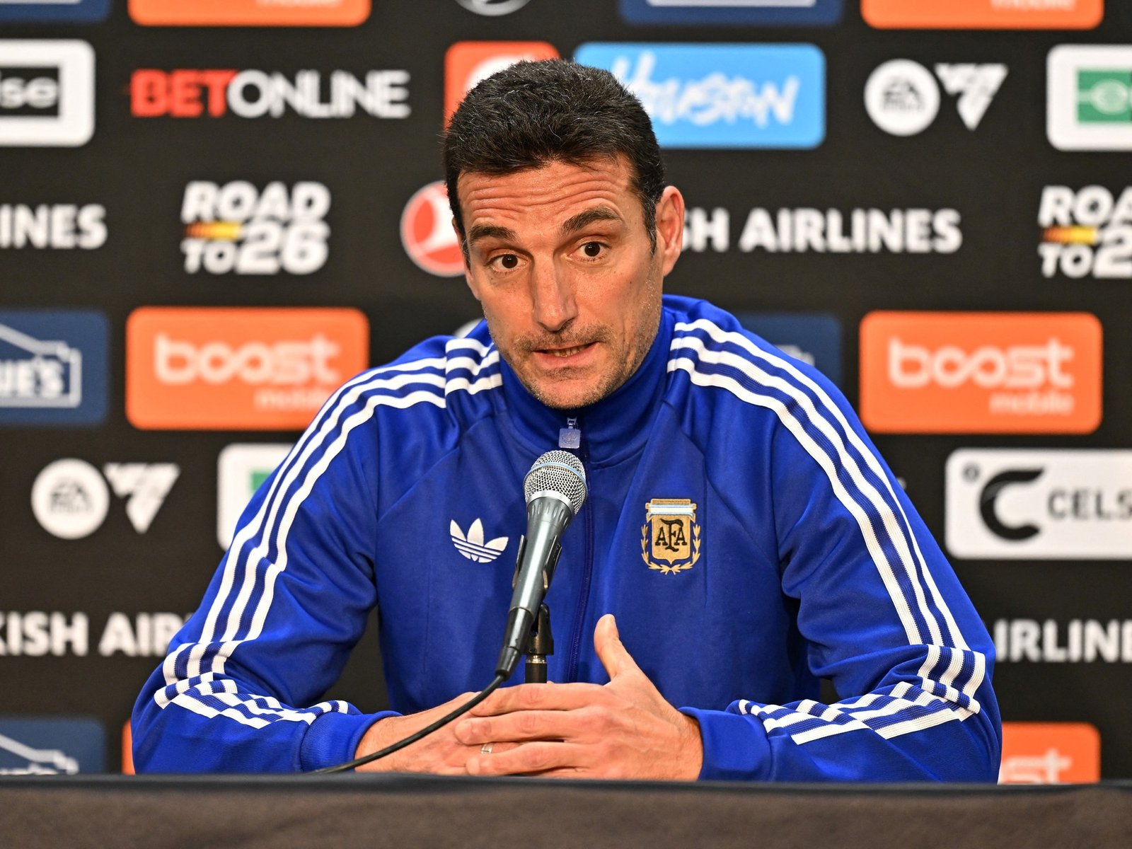 Lionel Scaloni, antes del choque con Islandia, confirmó cómo está Messi y cuándo define al reemplazo de Balerdi