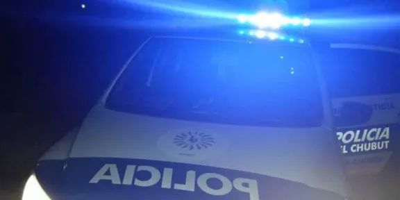 Lo descubrieron adentro de un auto en pleno patio de una casa en Avenida Polonia y fue detenido por la Policía