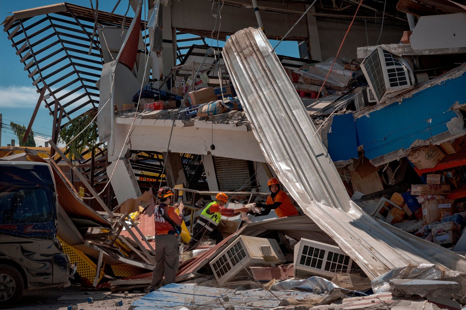 Los muertos por el terremoto en Filipinas ascienden ya a 38, y hay medio millar de heridos y cientos de casas destruidas