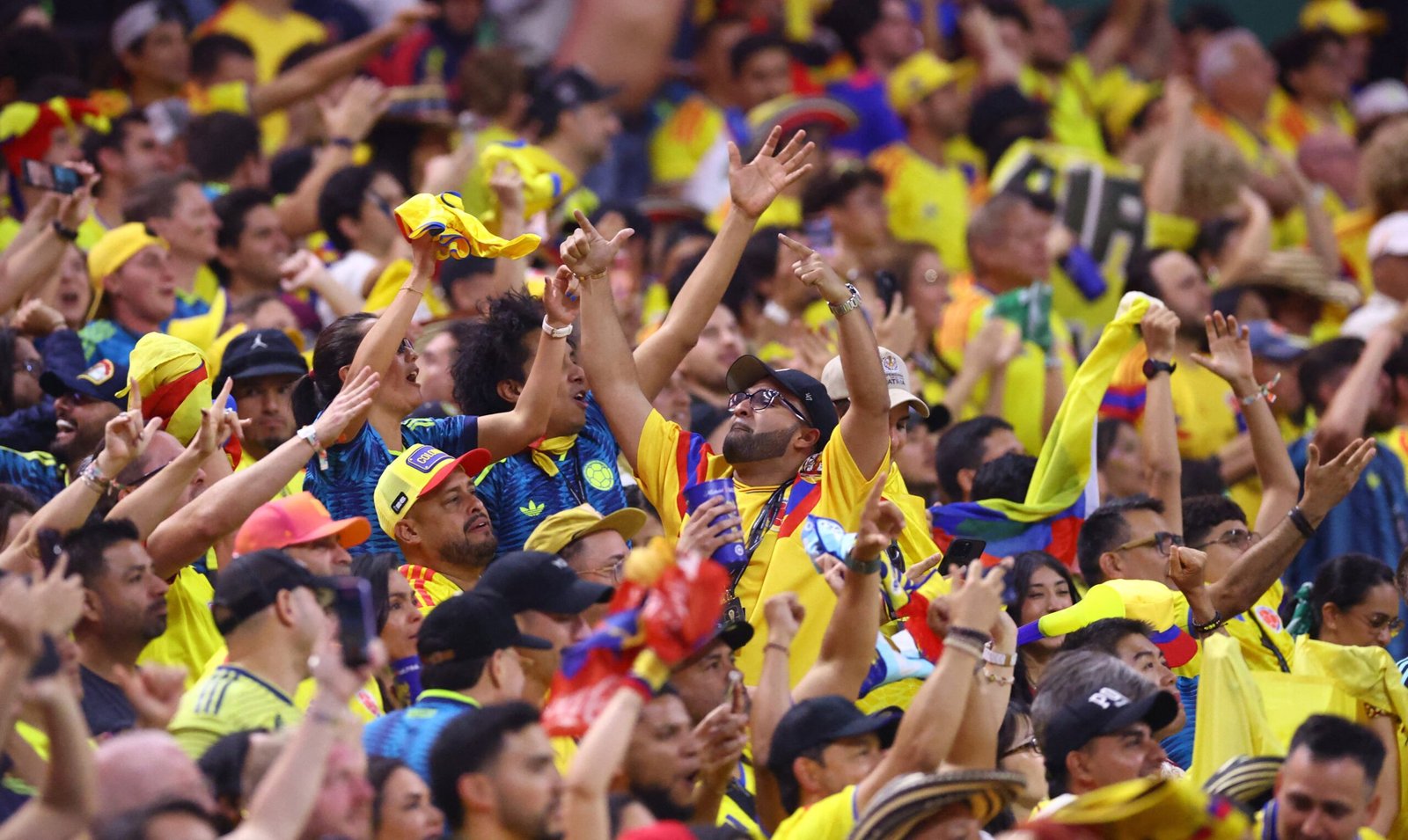 Maluma y un tsunami amarillo aúpan a Colombia en su regreso a los Mundiales
