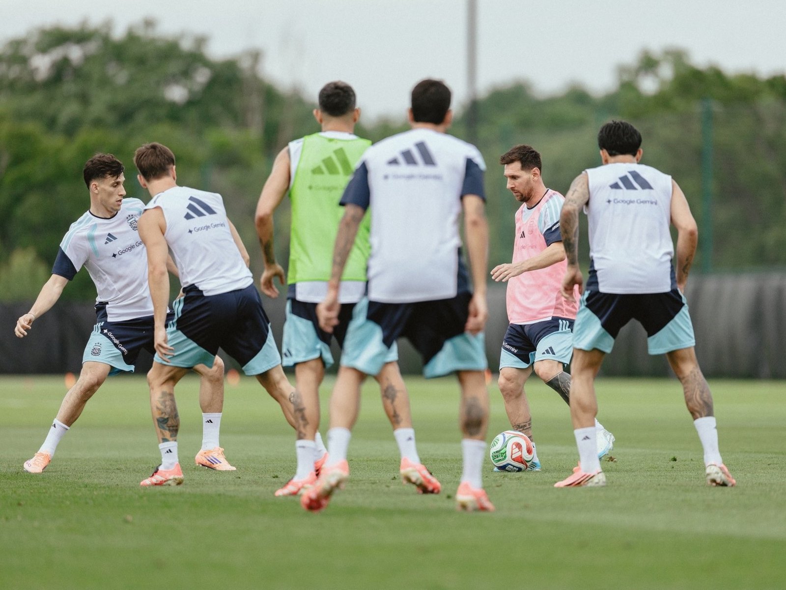 Messi trabajó con el grupo por primera vez en Kansas y los tres espacios a definir