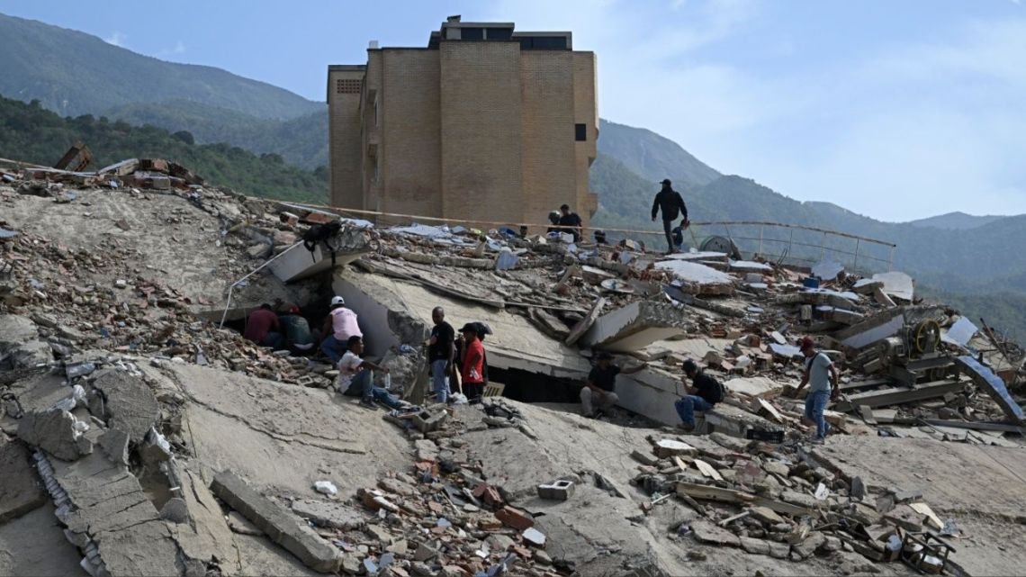 México refuerza la ayuda a Venezuela con rescatistas, perros especializados y asistencia humanitaria