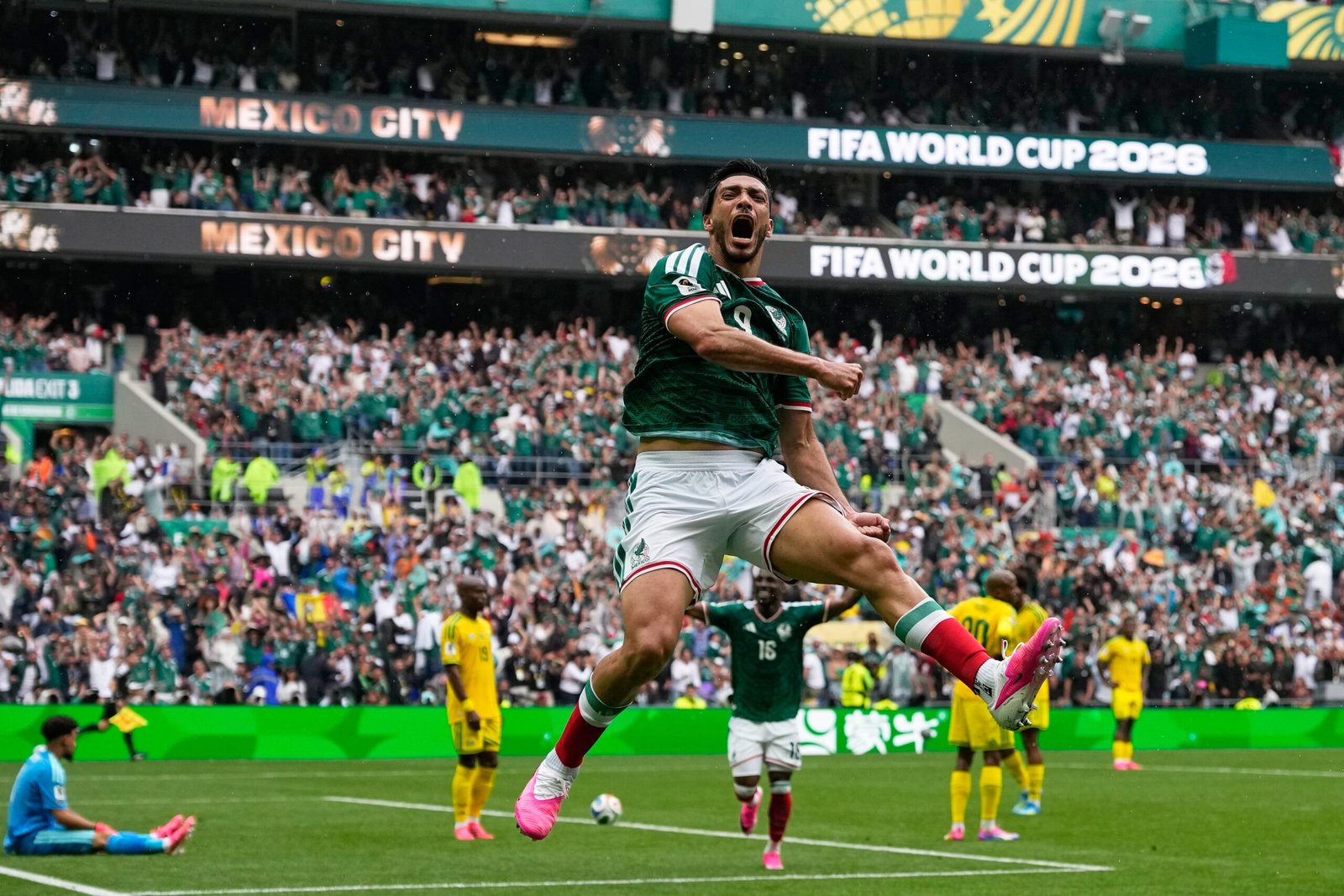 México rompe el maleficio (2-0) ante Sudáfrica en la fiesta de la capital mundial del fútbol
