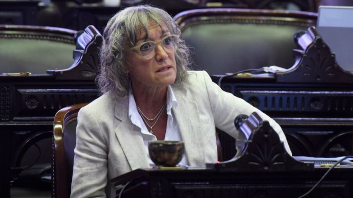 Mónica Frade: "Vamos a seguir adelante a pesar de los niños Menem y del clan Menem que está cubriendo a Manuel Adorni"