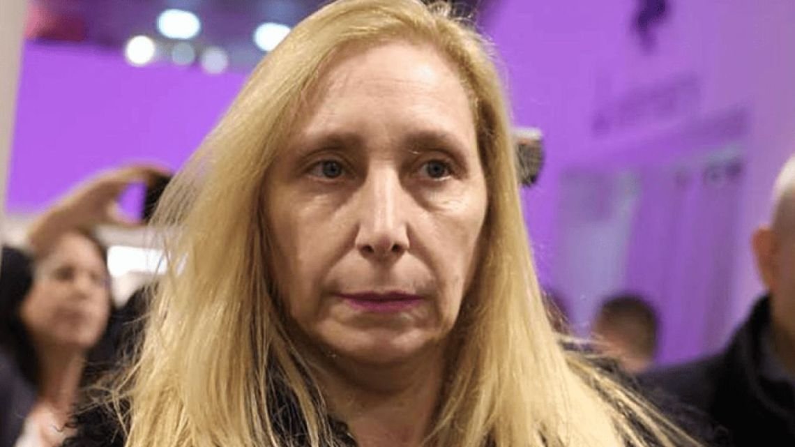 No lo echaron "de una patada", pero casi: Karina Milei respaldó a Manuel Adorni