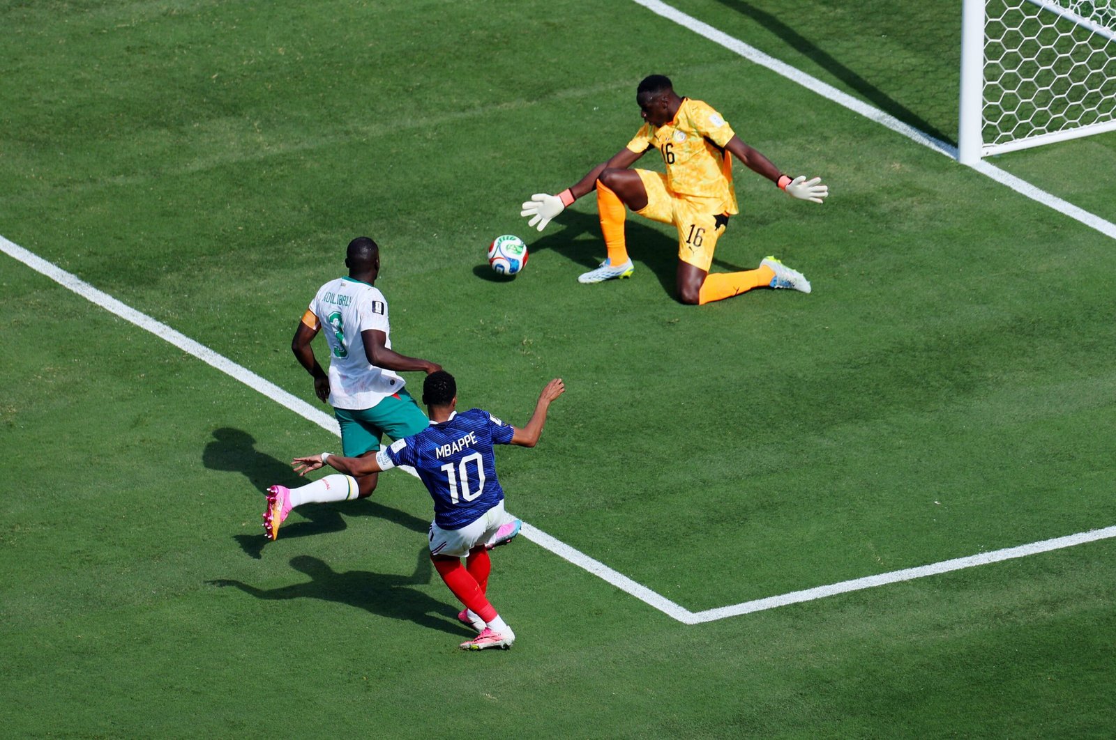 Olise inventa y Mbappé golea para doblegar a Senegal