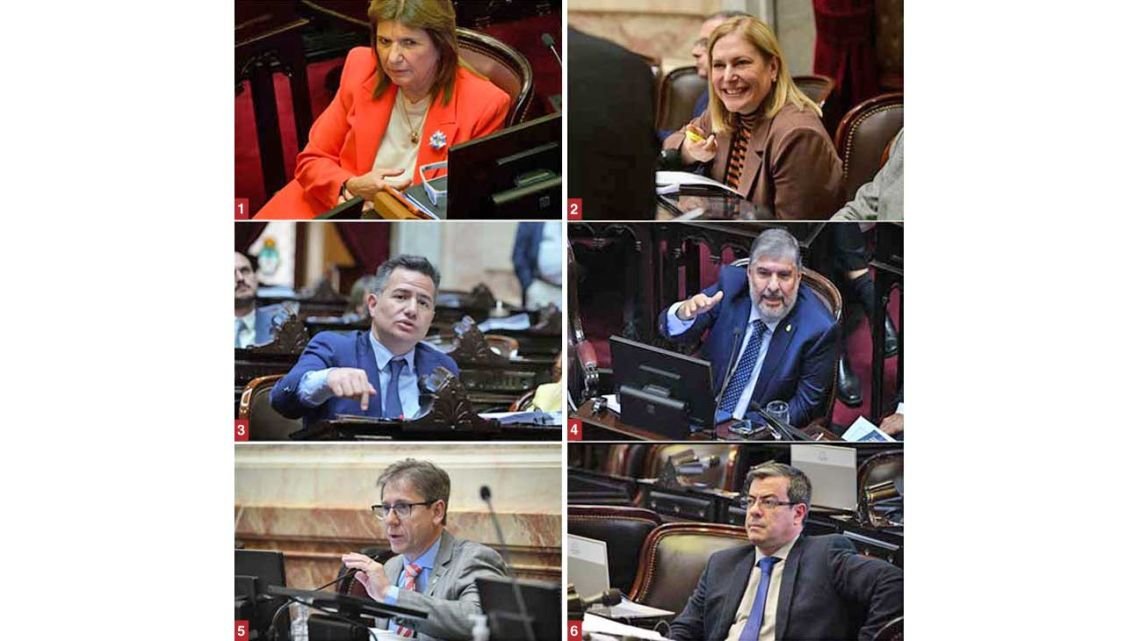 Periodistas y legisladores en el Congreso-teatro