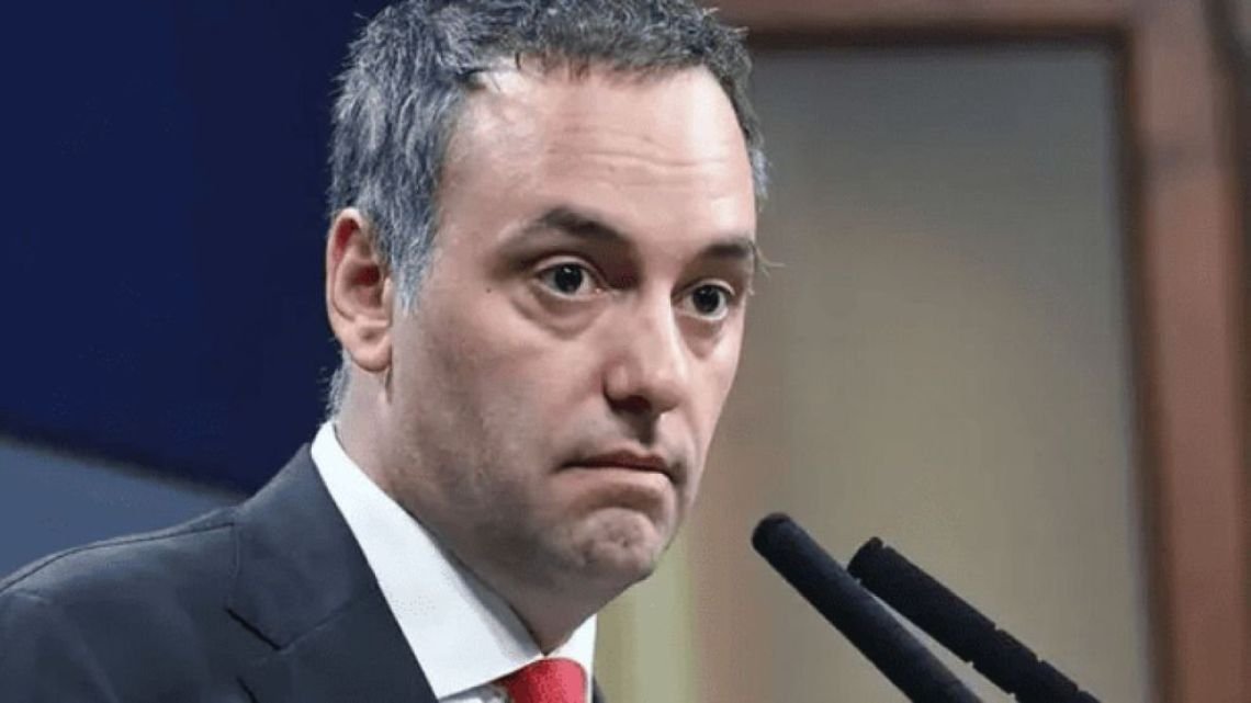 Pollicita estudia extender la investigación patrimonial sobre Manuel Adorni
