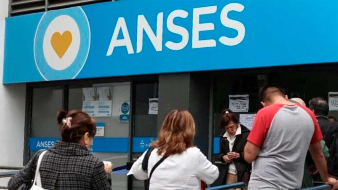 Quiénes cobran por ANSES antes del feriado del 15 de junio