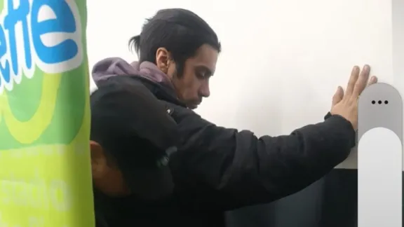 Quiso irse con un fernet bajo la campera y lo descubrieron