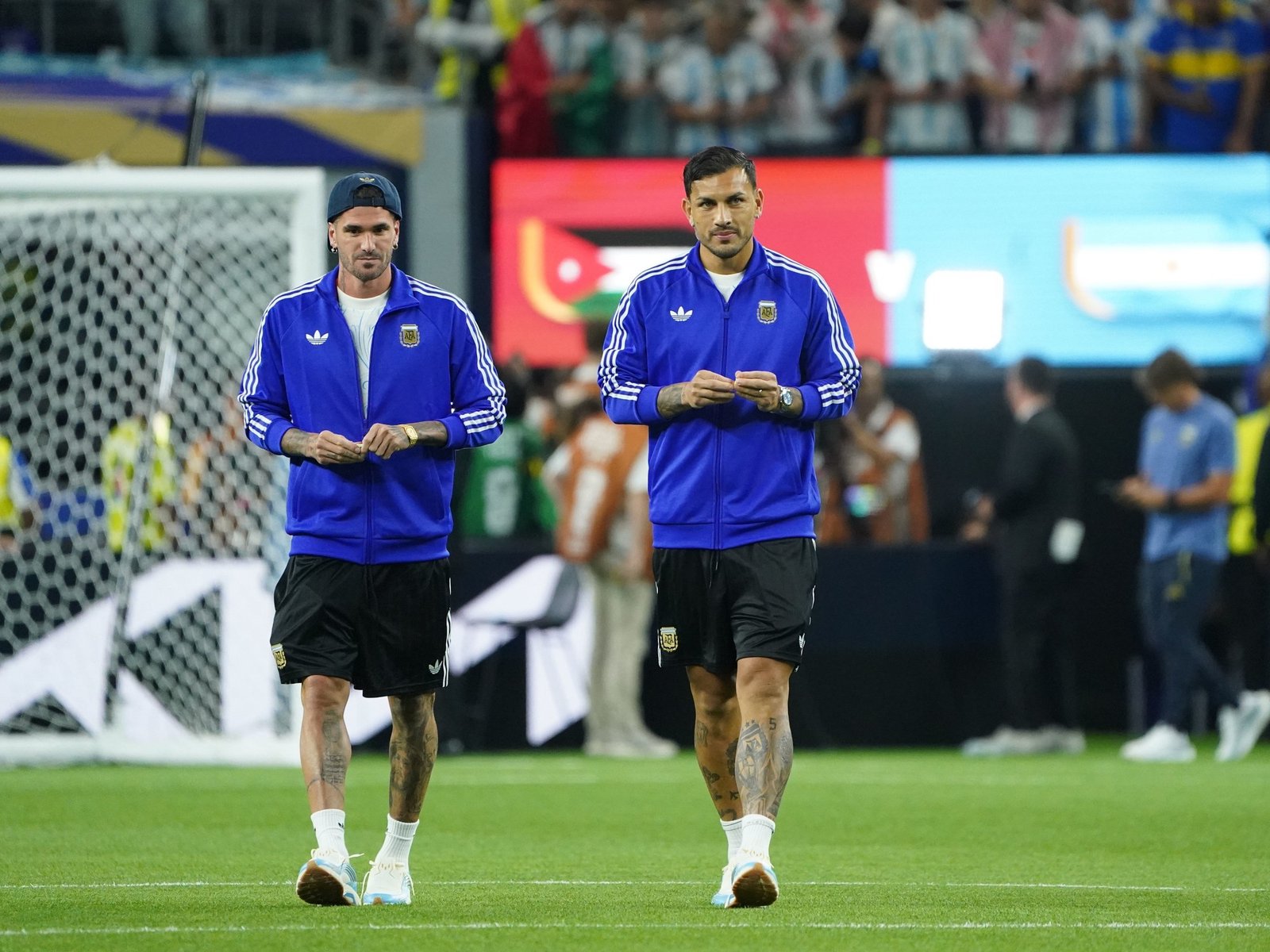 Rodrigo De Paul y Leandro Paredes, una sociedad compinche afuera de la cancha que pelea por su lugar en la Selección vs Cabo Verde