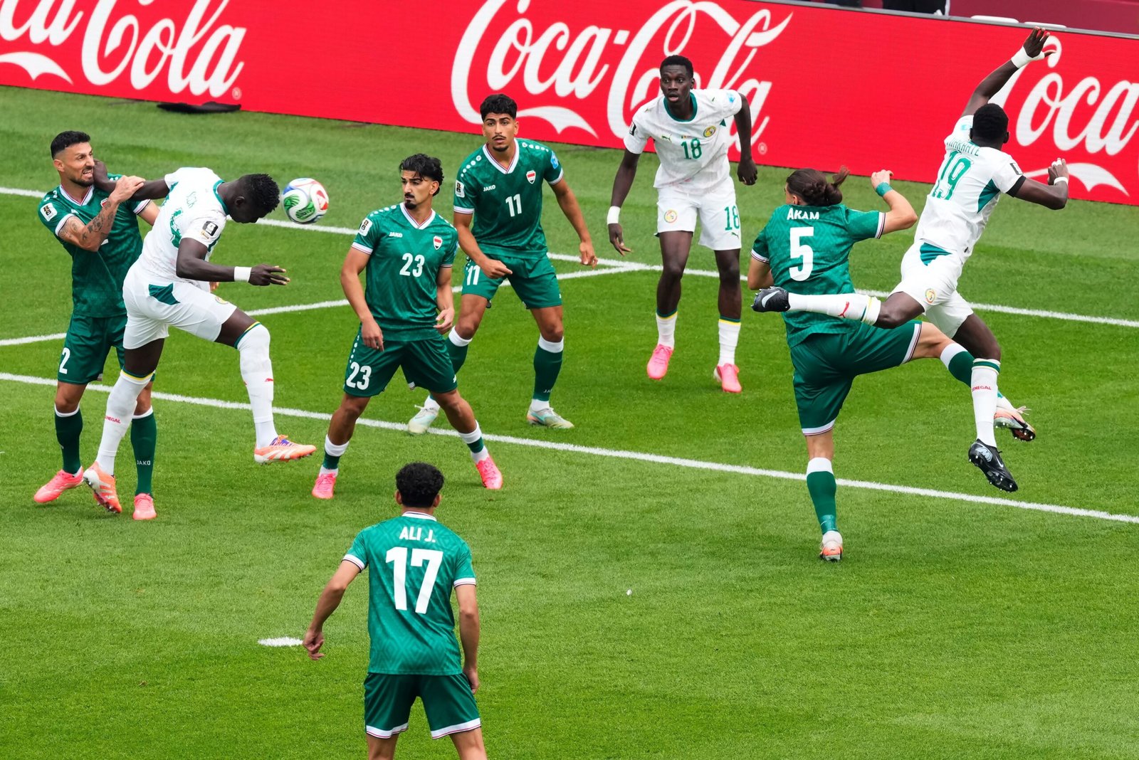 Senegal golea a una corajuda Irak