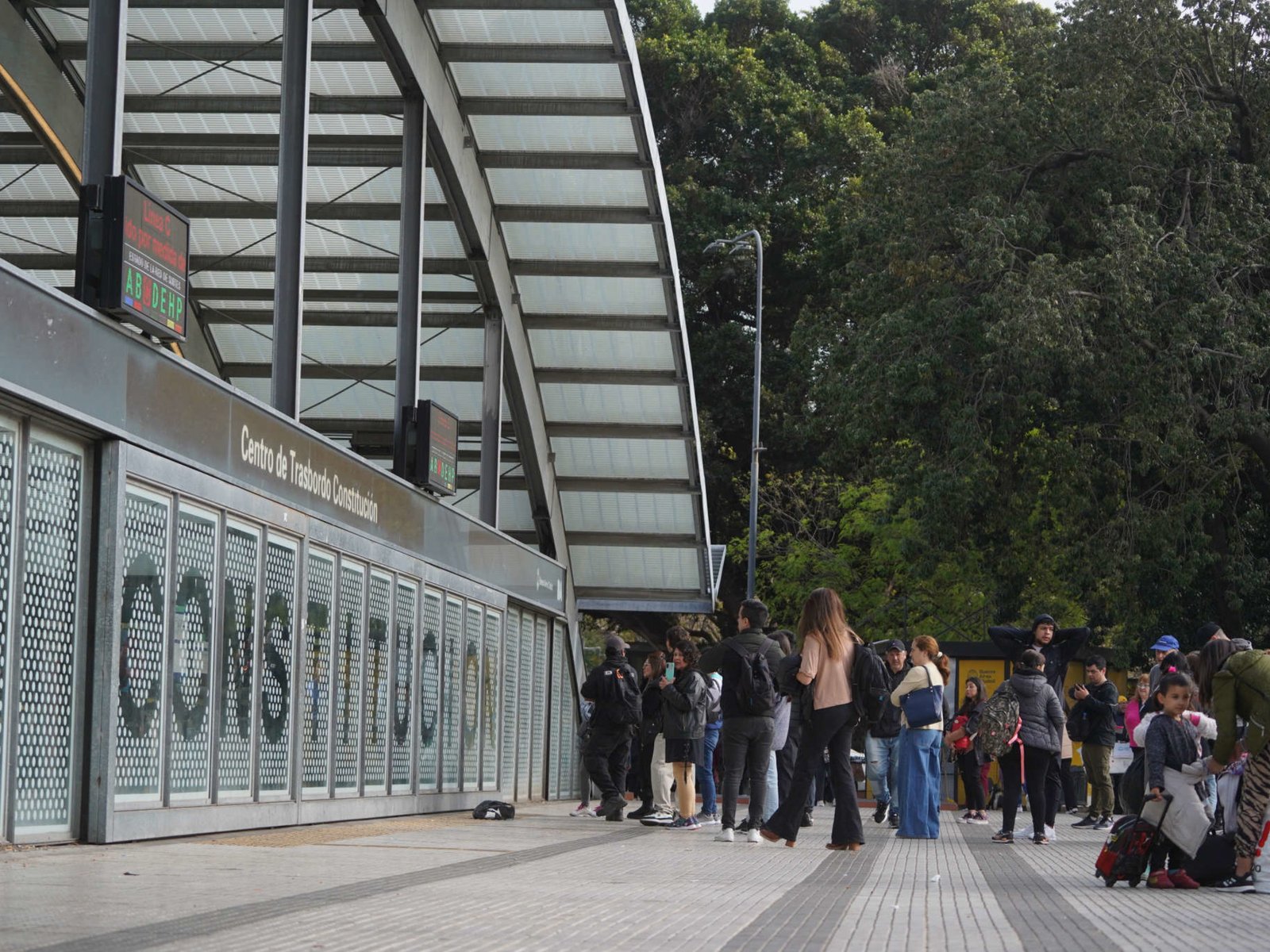 Sorpresivo paro en la Línea C genera complicaciones en el transporte