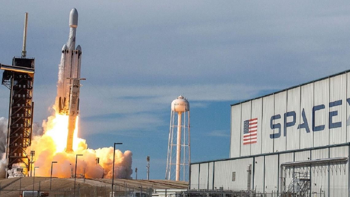 SpaceX prepara la mayor salida a bolsa de la historia y crecen las dudas por su valuación