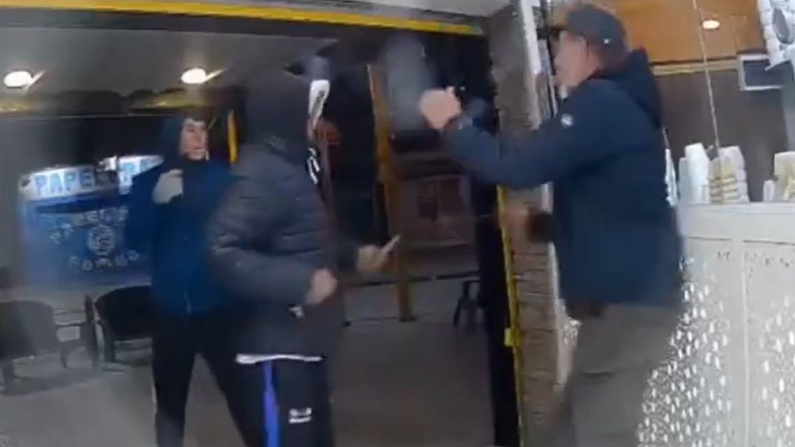Terror en una heladería de La Matanza: golpearon a un hombre delante de su hija de 10 años durante un robo