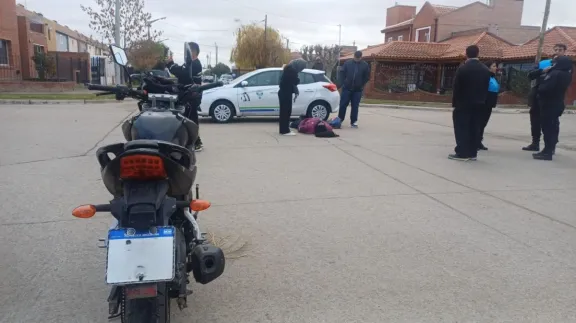 Trelew: dos motociclistas terminaron hospitalizados tras distintos choques; uno conducía alcoholizado