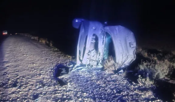Una camioneta chocó contra un camión internacional y volcó en la Ruta 26: un conductor herido
