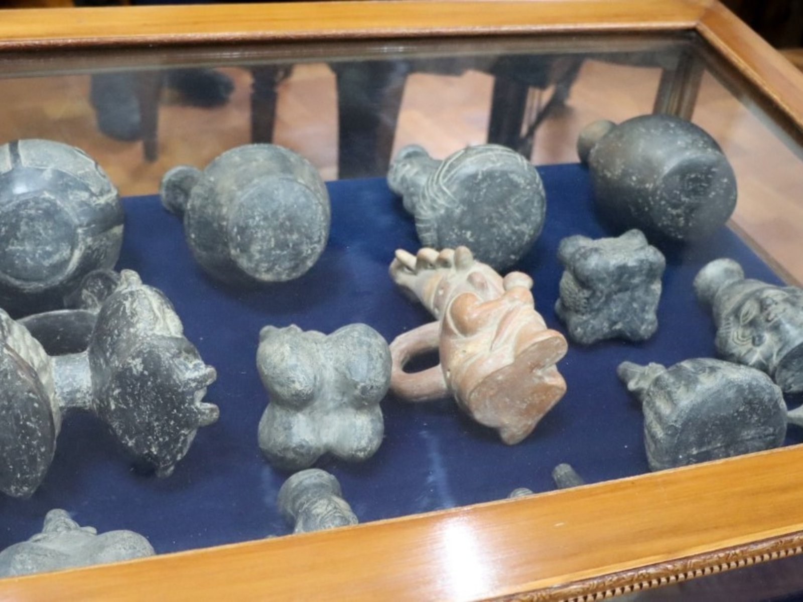 devuelven más de 30 piezas arqueológicas y culturales a Perú que estaban de contrabando en Argentina