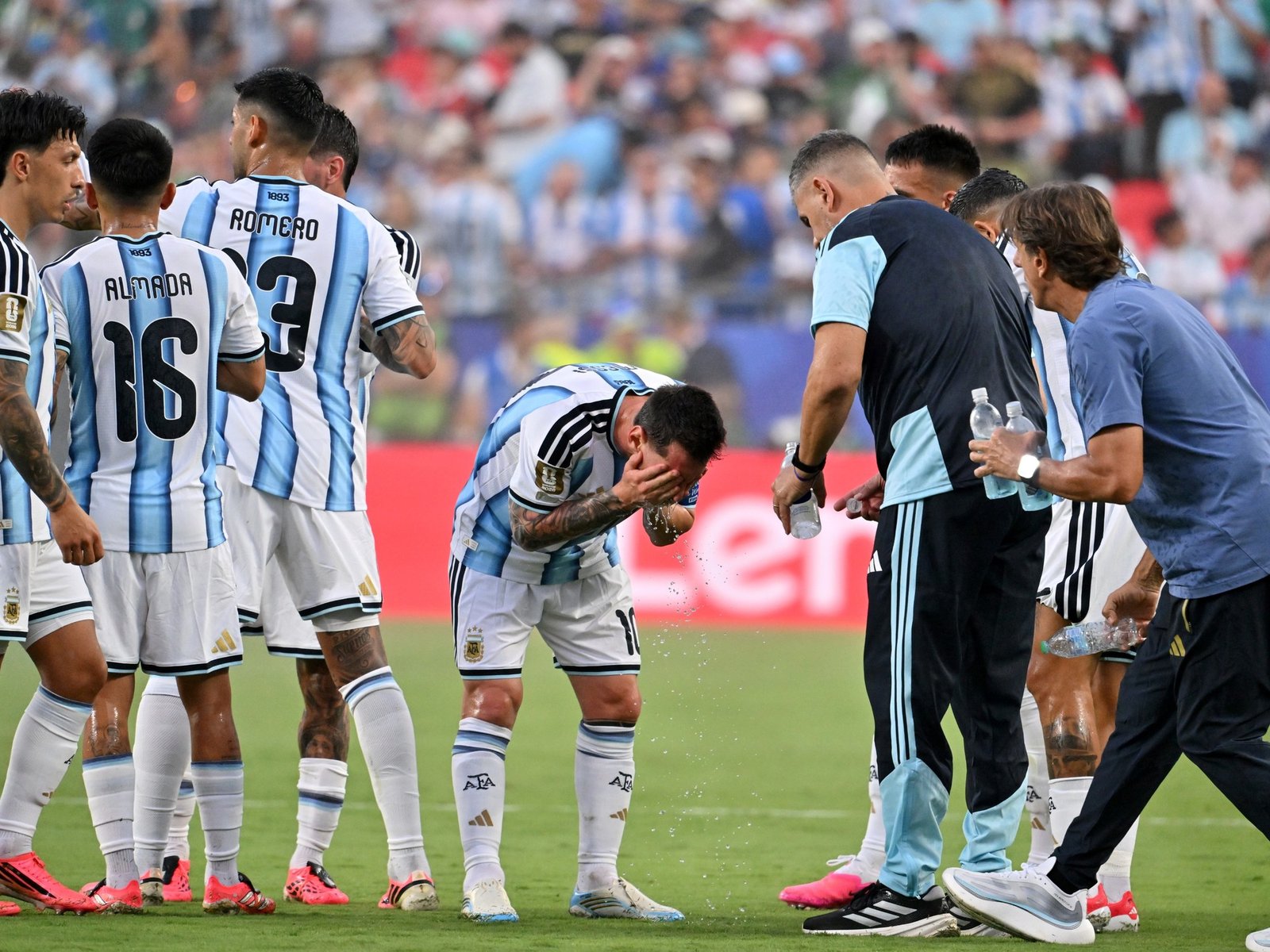 la pausa de rehidratación, el último invento del fútbol moderno me hace engordar