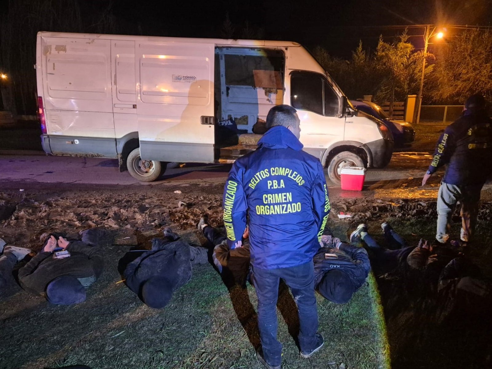 le encuentran drogas y armas de grueso calibre