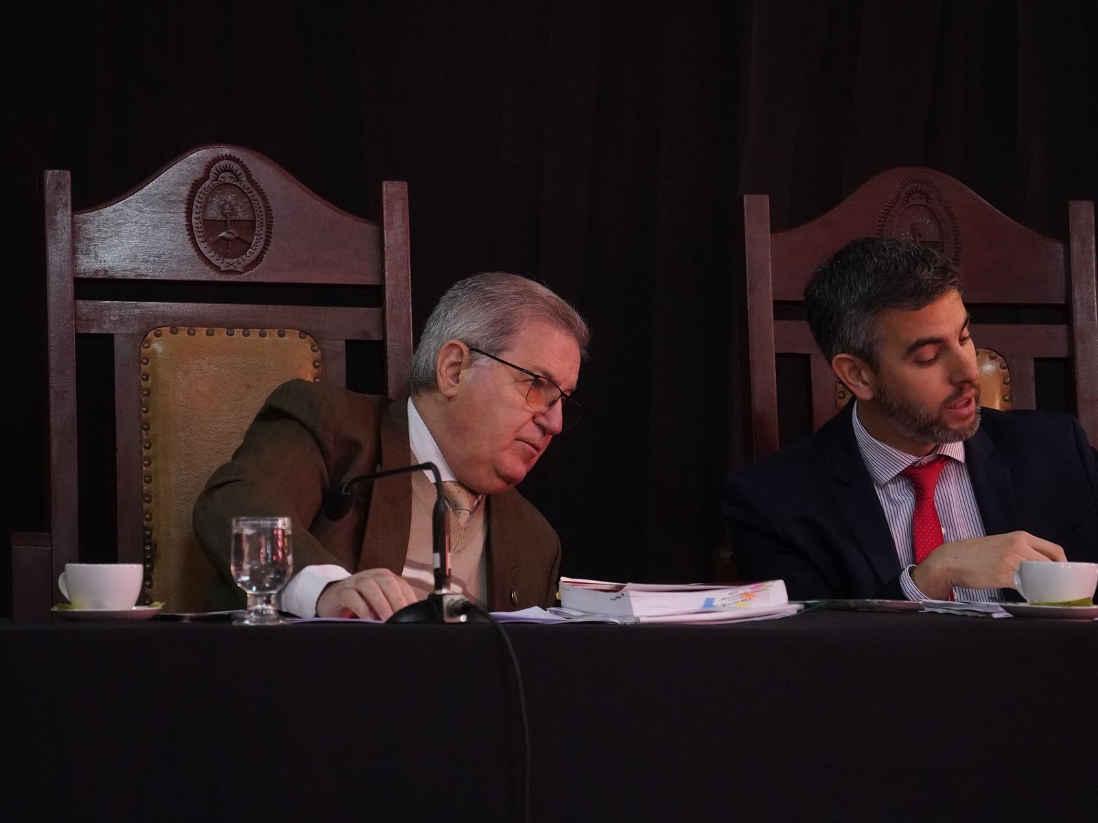 rechazan que el imputado que faltó a la primera audiencia sea juzgado aparte y detener a los otros que llegaron libres