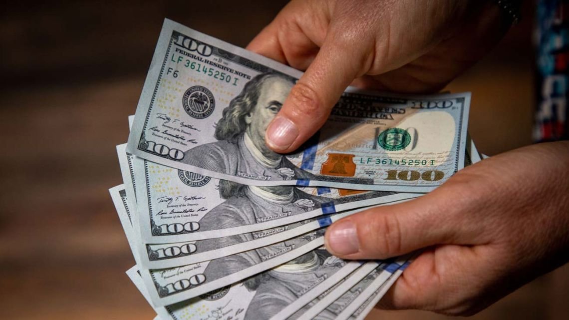 A cuánto cotiza el dólar blue hoy, jueves 23 de julio: apuntala su tendencia alcista y se ubica en los $1.560