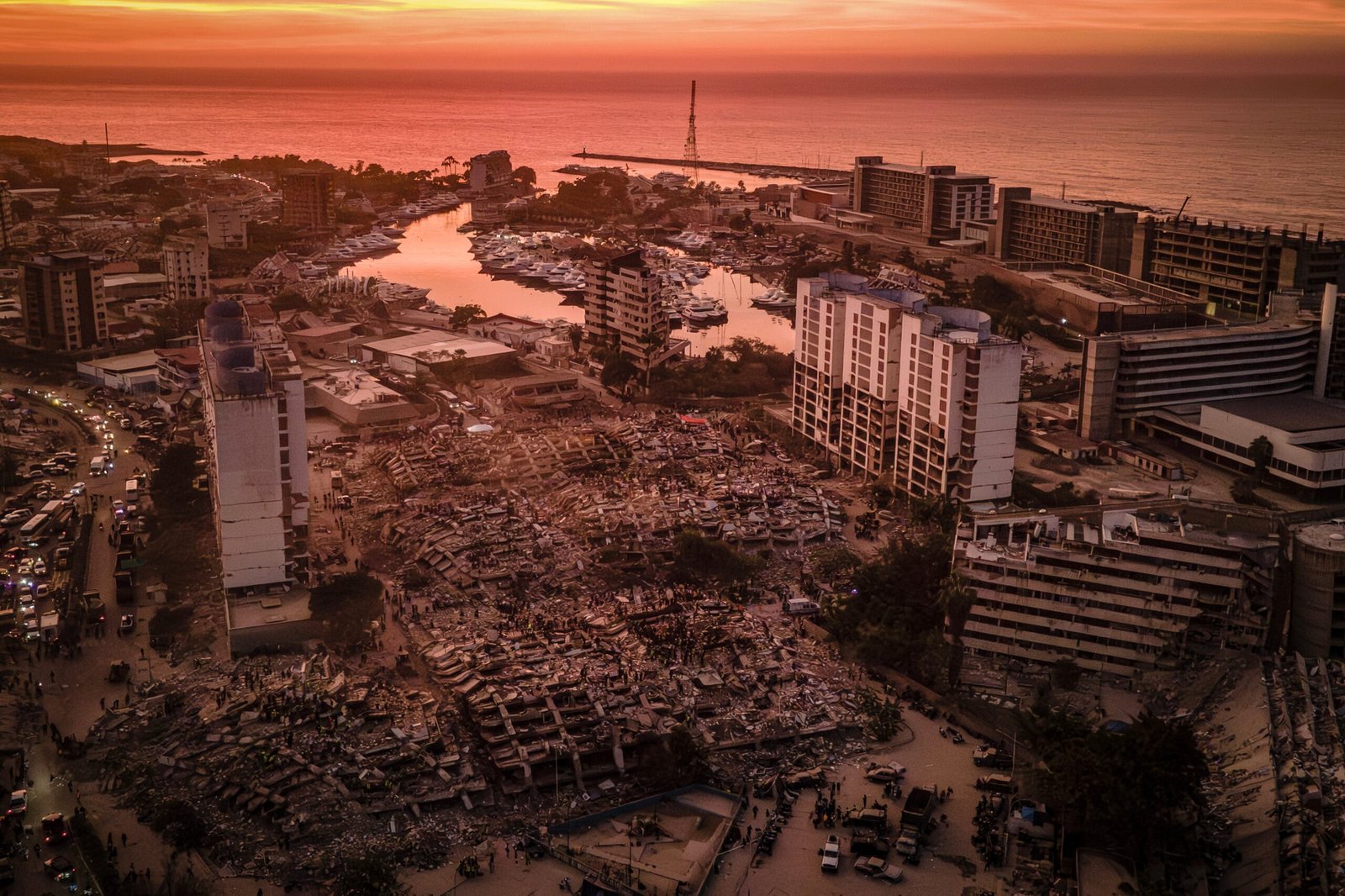 Vista aérea de edificios colapsados tras los terrremotos en La Guaira, el 28 de junio.