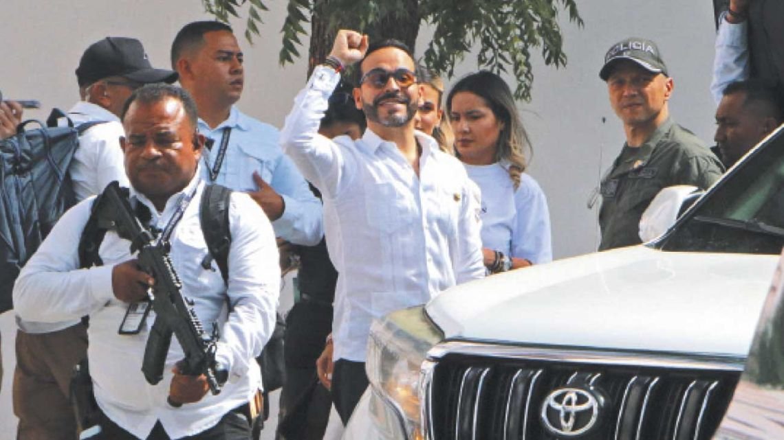 Abelardo De la Espriella quiere asumir la Presidencia de Colombia en un cuartel militar