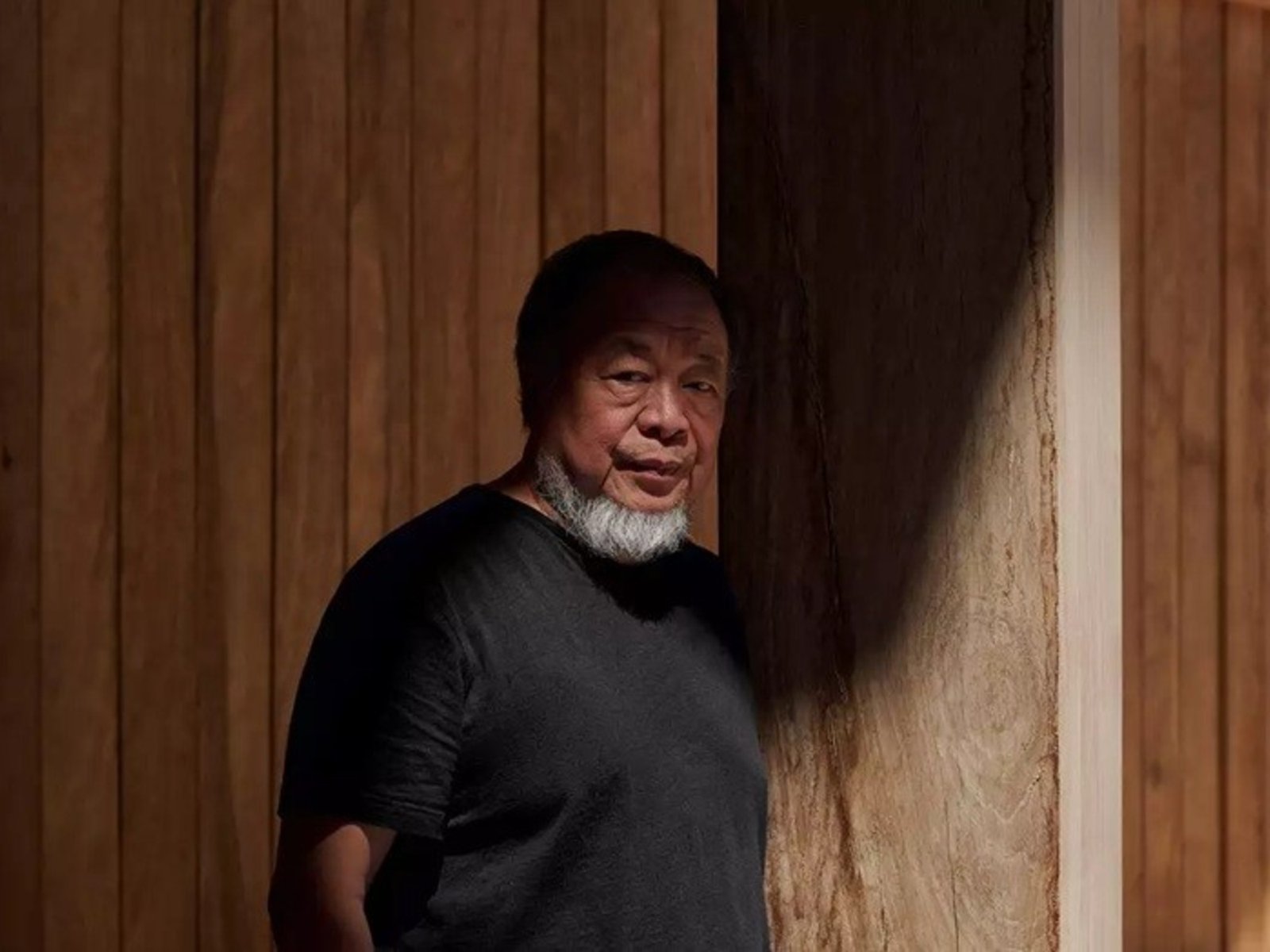 Ai Weiwei inaugura Button Up!, una monumental muestra sobre memoria, política y arte