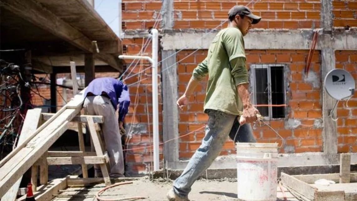 Baja desocupación, pero más precariedad: así cambió la estructura del empleo argentino entre 2010 y 2025