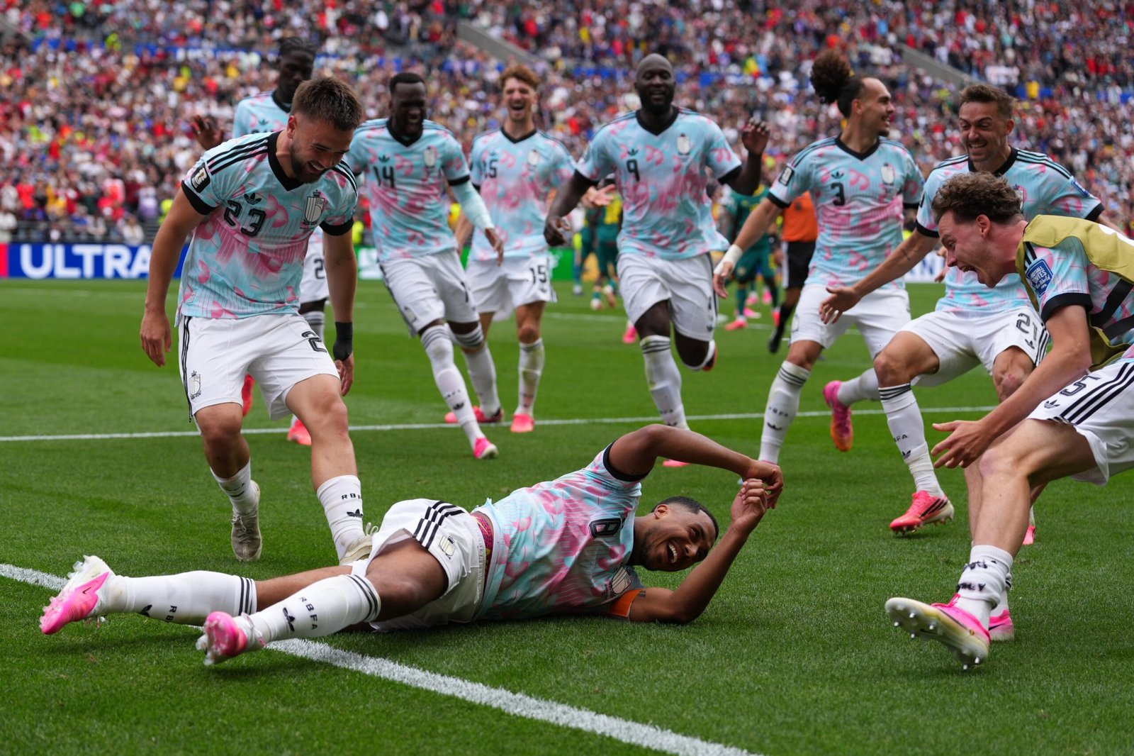 Bélgica sale del sarcófago con el billete de octavos tras remontar un 0-2 a una Senegal superior