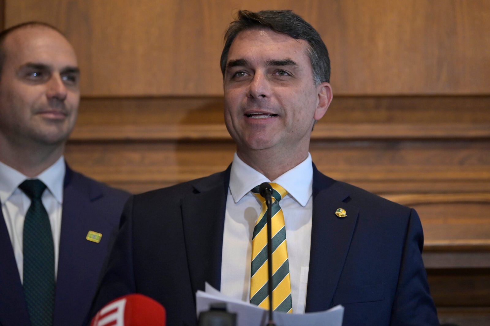 Bolsonaro hijo viaja a Washington para intentar evitar un nuevo castigo arancelario que dañe su campaña