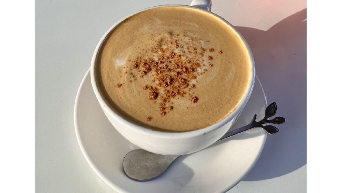 Café y corazón: ¿cuántas tazas es un hábito saludable y cuántas un exceso?