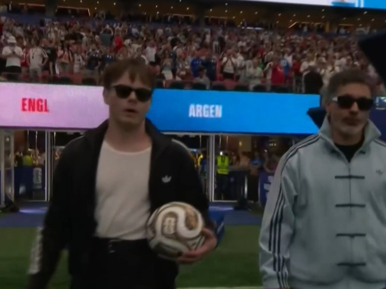 Con Lavezzi, Michael Buffer y un actor de Stranger Things: el inicio a puro show del Argentina-Inglaterra