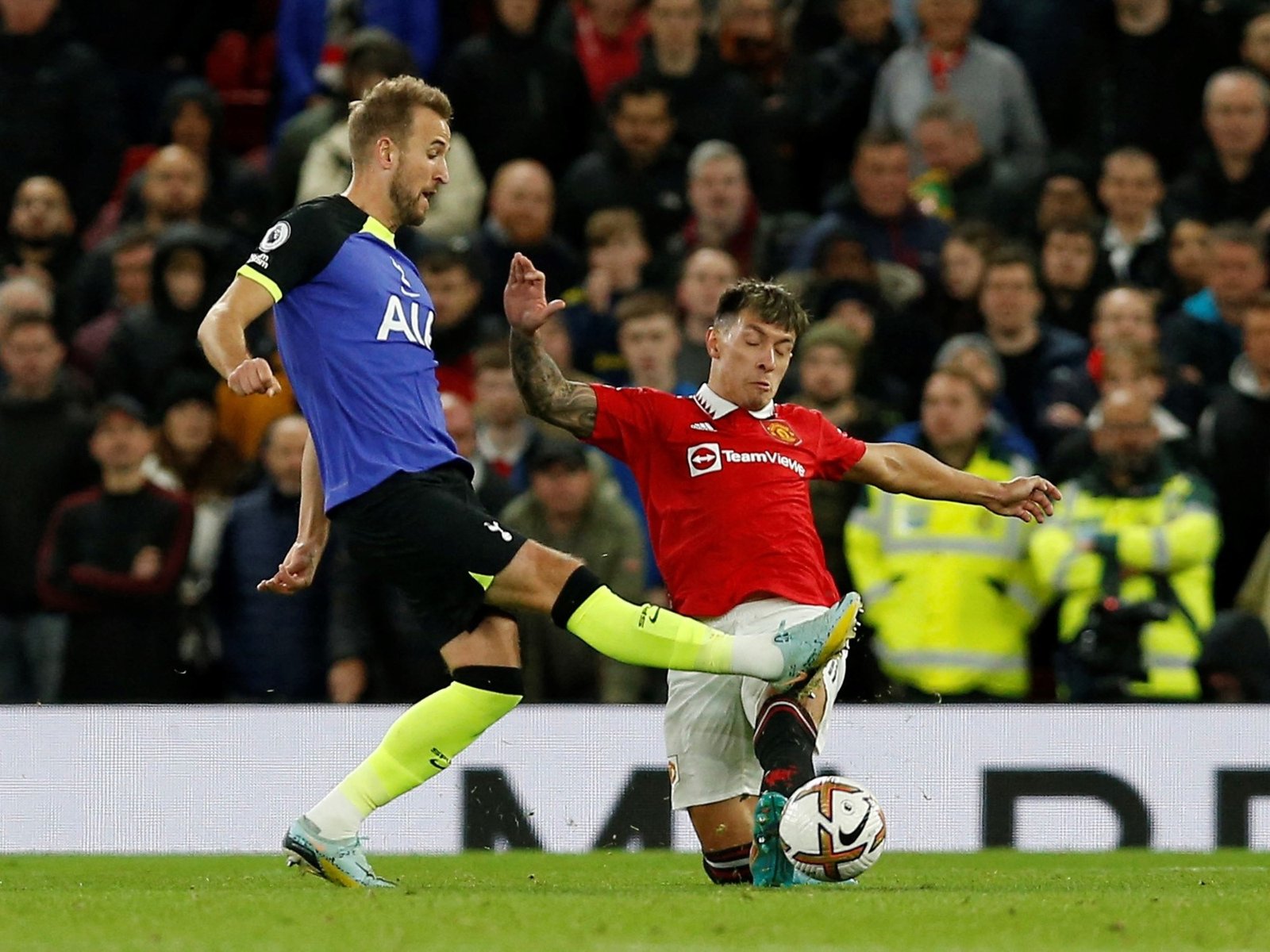 Cuti Romero y Lisandro Martínez vs Kane-Bellingham: el día que "Licha" hizo tronar un "Argentina, Argentina" en la Premier League
