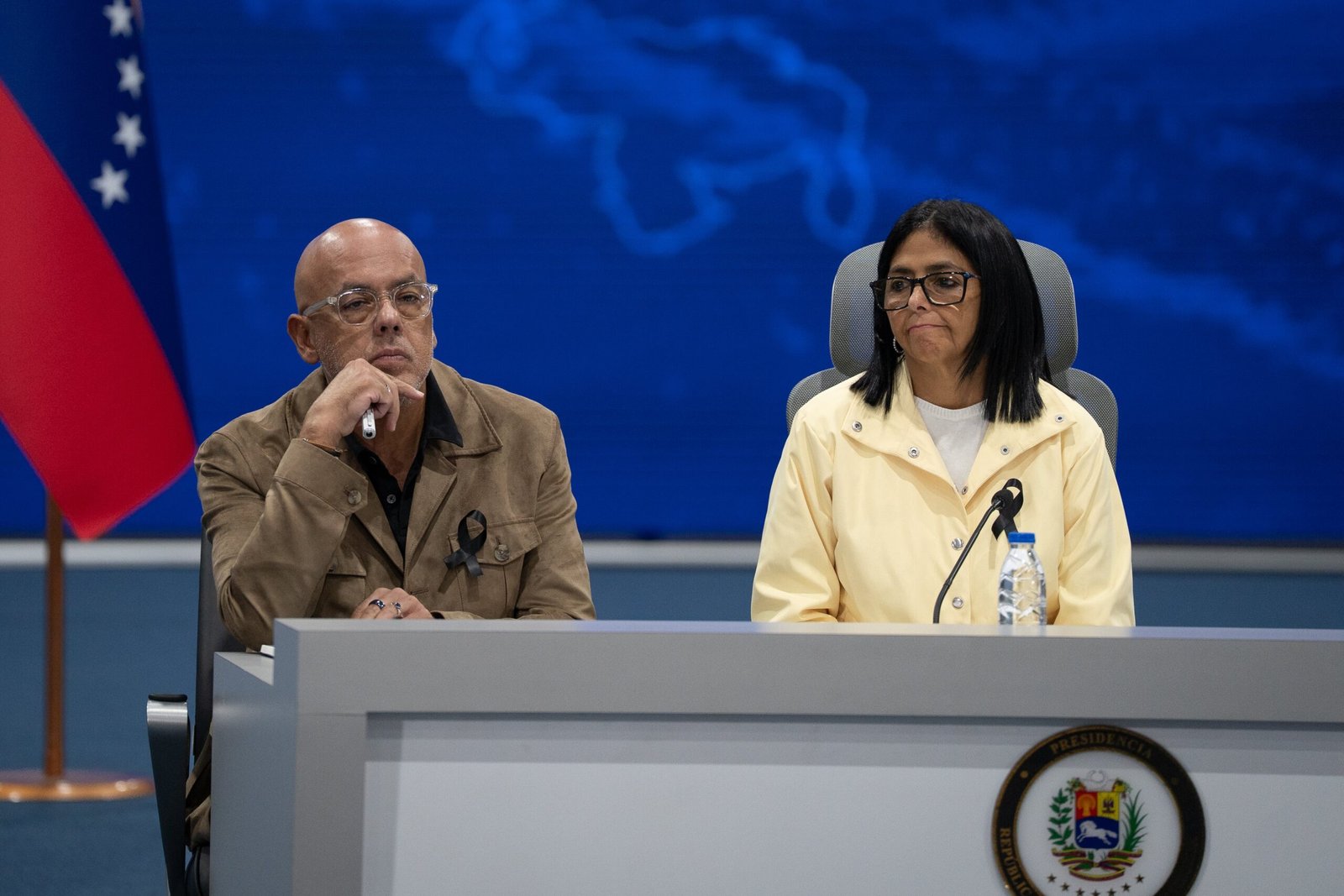 Jorge Rodríguez y Delcy Rodríguez  durante una rueda de prensa, en Caracas, el 2 de julio.