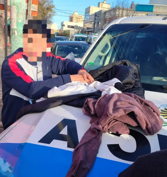 Detuvieron a tres adolescentes que habían robado en una tienda céntrica