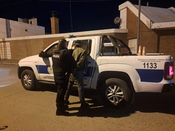 Detuvieron a un hombre con pedido de captura en barrio Pueyrredón