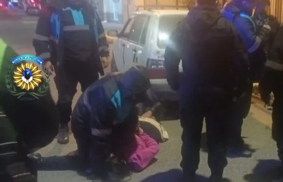 Dio positivo en alcoholemia, se puso violenta y mordió a una policía durante un control
