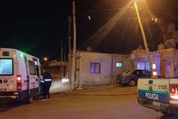 Discutió con su compañero de casa en el barrio San Cayetano, lo apuñaló en el abdomen y terminó detenido
