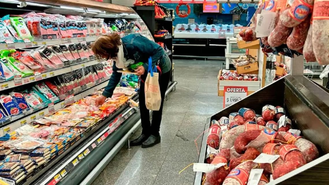 El Gobierno espera una doble señal: menos de 400 puntos de riesgo país y una inflación debajo del 2%