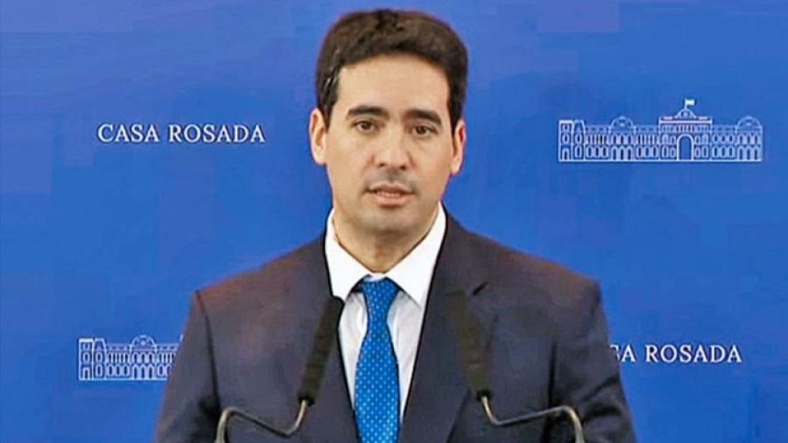 El Gobierno quedó molesto con Adrián Ravier tras sus dichos sobre el dólar y busca contener el impacto político