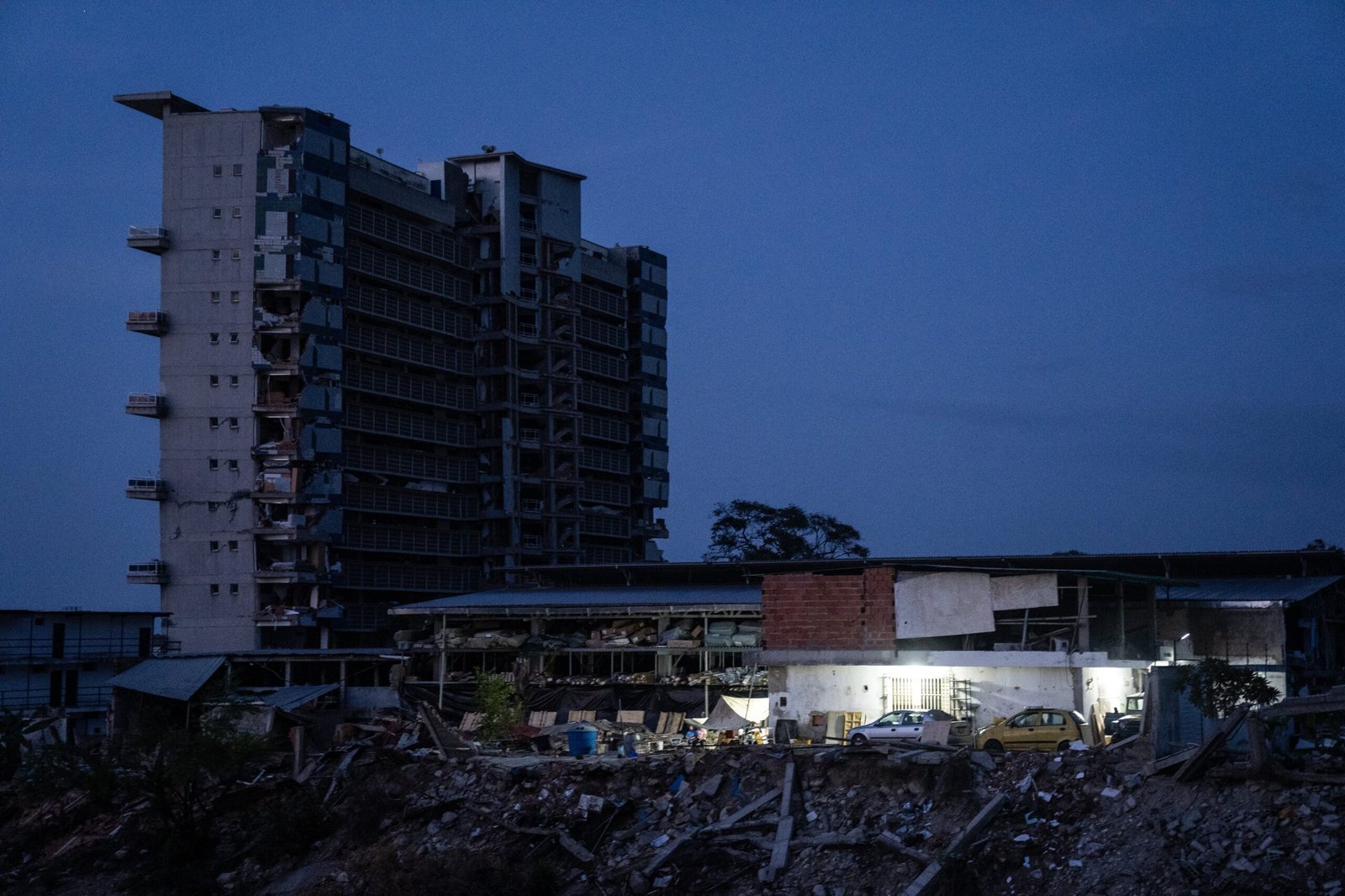 Edificios afectados por el terremoto en La Guaira, el 1 de julio.