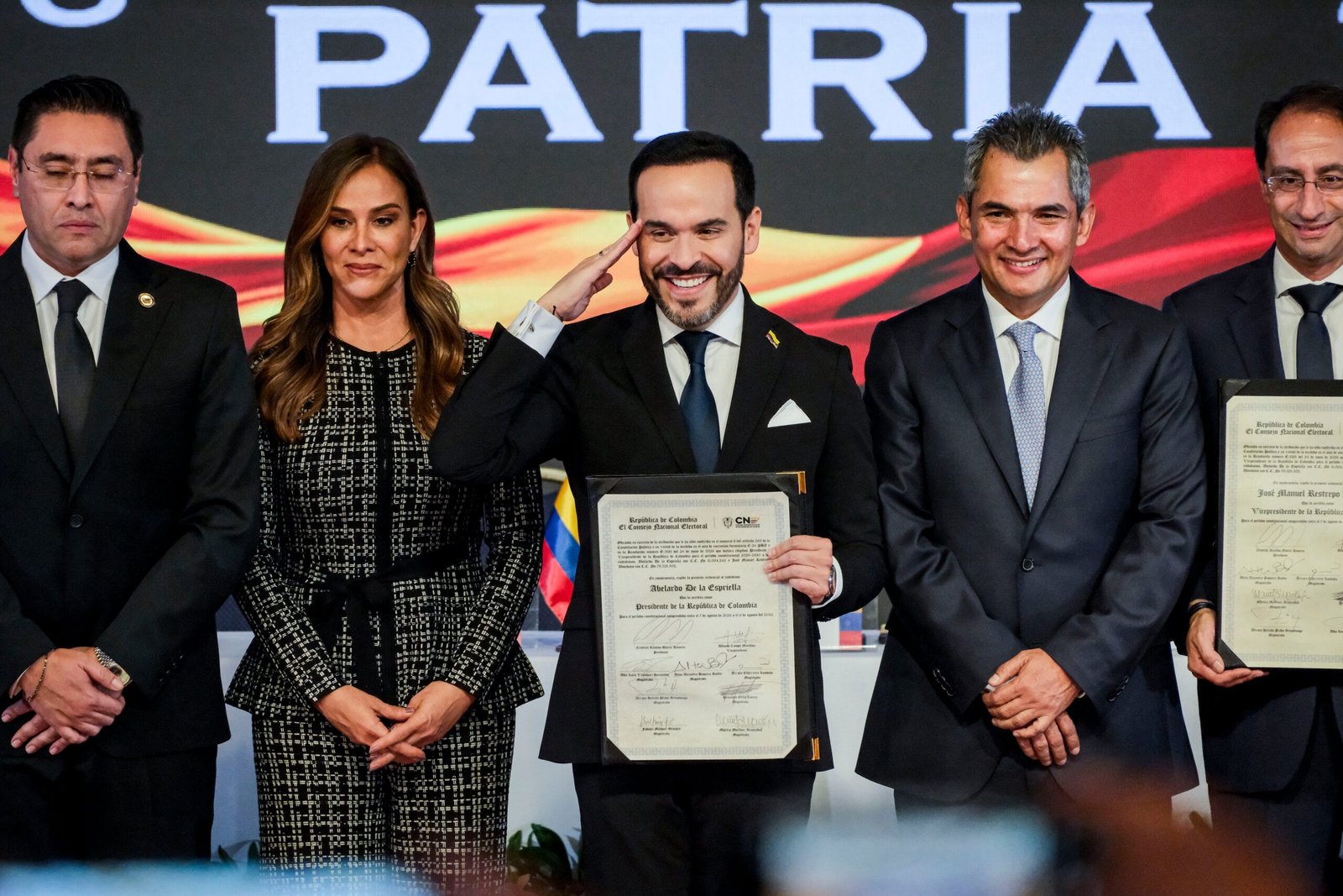 Abelardo de la Espriella y José Manuel Restrepo recibieron su credencial como presidente y vicepresidente, en Bogotá, Colombia.