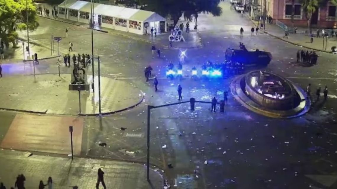 Festejos por Argentina en Córdoba: 30 detenidos, cinco policías heridos y más de 300 mil botellas secuestradas
