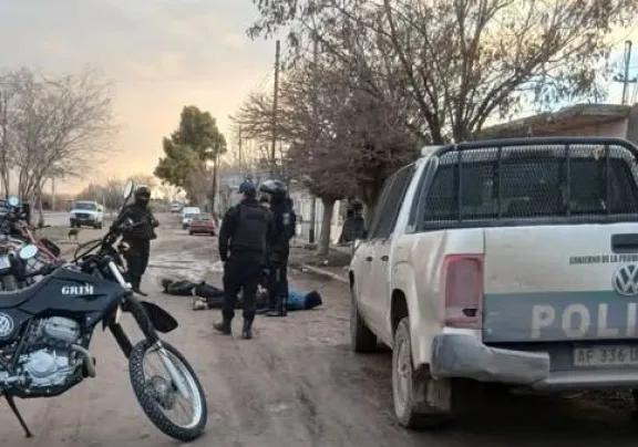 Iban con un carro sospechoso, intentaron huir y se les cayó una "tumbera" cargada al ser interceptados
