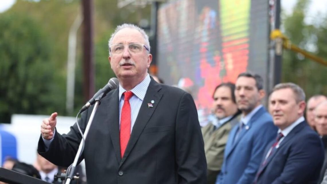 Impacto en las provincias: Passalacqua dispuso la reducción y fusión de ministerios en Misiones
