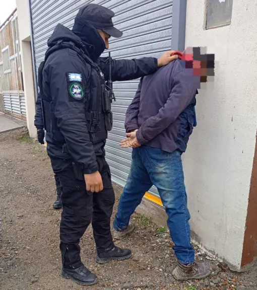 Intentó escapar de un supermercado con $65.000 en fiambres y fue interceptado por la Policía